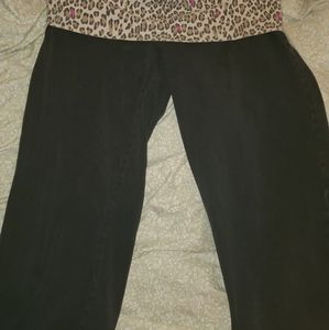 PINK leopard Capri yoga pants